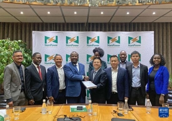 9月9日，在納米比亞首都溫得和克，嘉賓在簽字儀式后合影。新華社發(fā)（江西國際供圖）