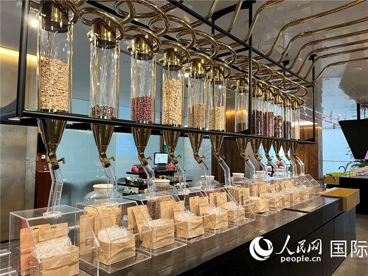 3.展示區(qū)展示的24節(jié)氣養(yǎng)生茶。（人民網(wǎng)記者陳思 攝）