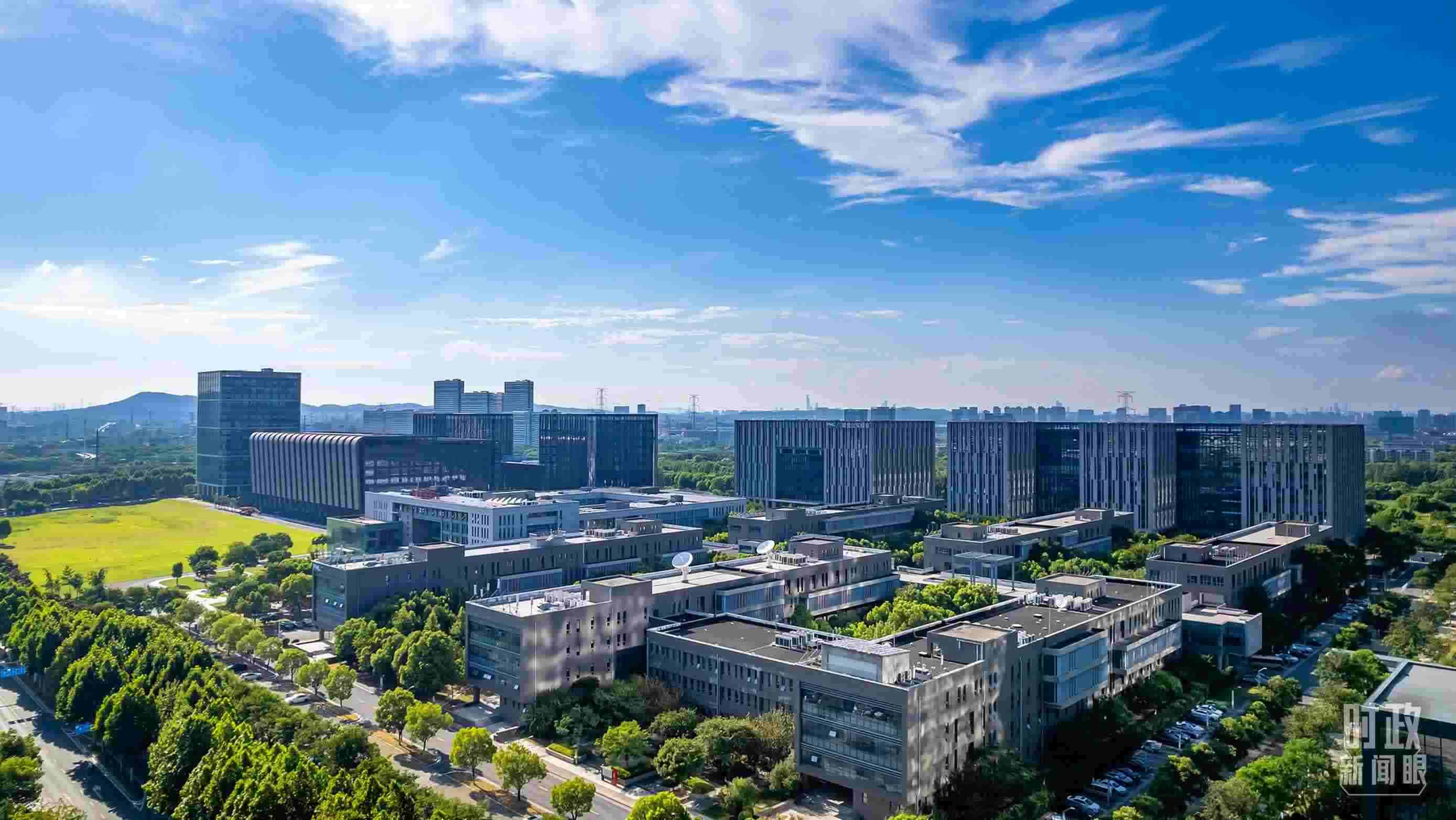  △2023年7月，習近平調(diào)研南京紫金山實驗室，強調(diào)要為實現(xiàn)高水平科技自立自強立下功勛。（圖/視覺中國）