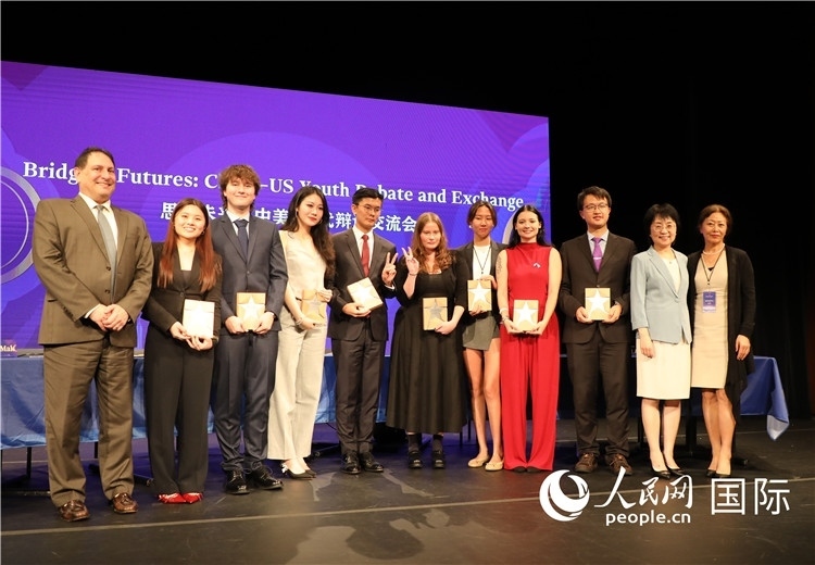 3、當天還舉行了以“中美青年未來說”為主題的中美“Z世代”辯論交流會。 人民網(wǎng)記者 李志偉攝