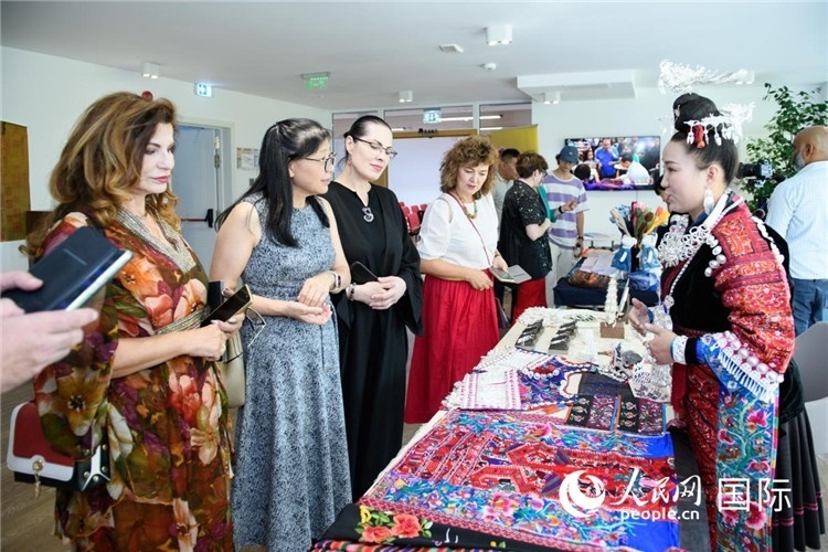 苗族銀器展示。傅永山攝