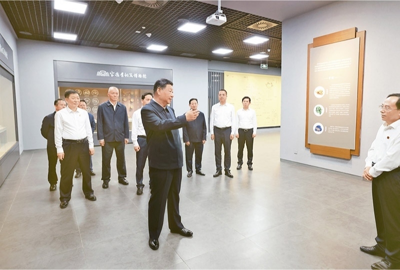 2024年9月10日，中共中央總書記、國家主席、中央軍委主席習(xí)近平在前往甘肅考察途中，來到陜西省寶雞市參觀寶雞青銅器博物院。 新華社記者 王曄/攝