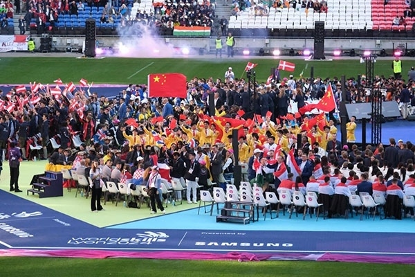 中國(guó)選手參加閉幕式。人民網(wǎng)記者 于超凡攝