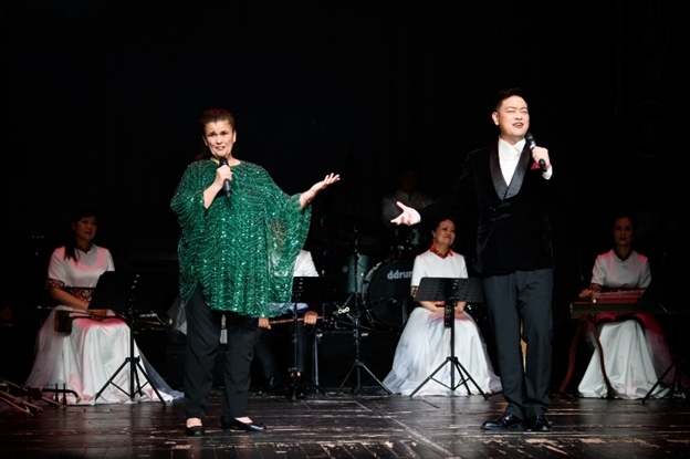 中羅歌唱家合唱《摩爾多瓦的玫瑰》。傅永山 攝