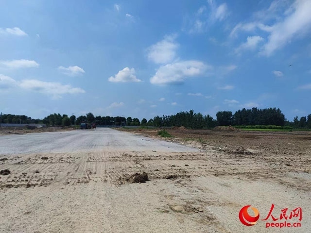 當(dāng)?shù)匾驯唤型５柠}河?xùn)|路。人民網(wǎng) 鞠峰攝