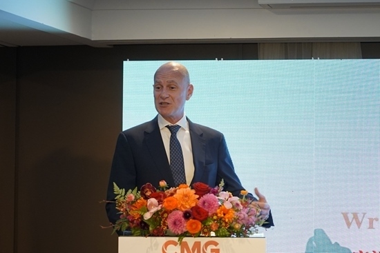 澳大利亞旅游局東半球市場及國際航司業(yè)務(wù)執(zhí)行總經(jīng)理何安哲在活動上致辭。張舒惠攝