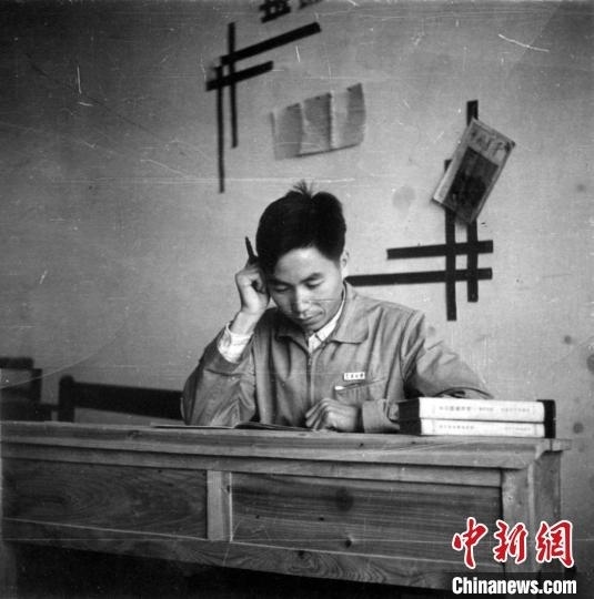 大學(xué)時期，龍樂豪在教室自習(xí)。(中國運載火箭技術(shù)研究院供圖)