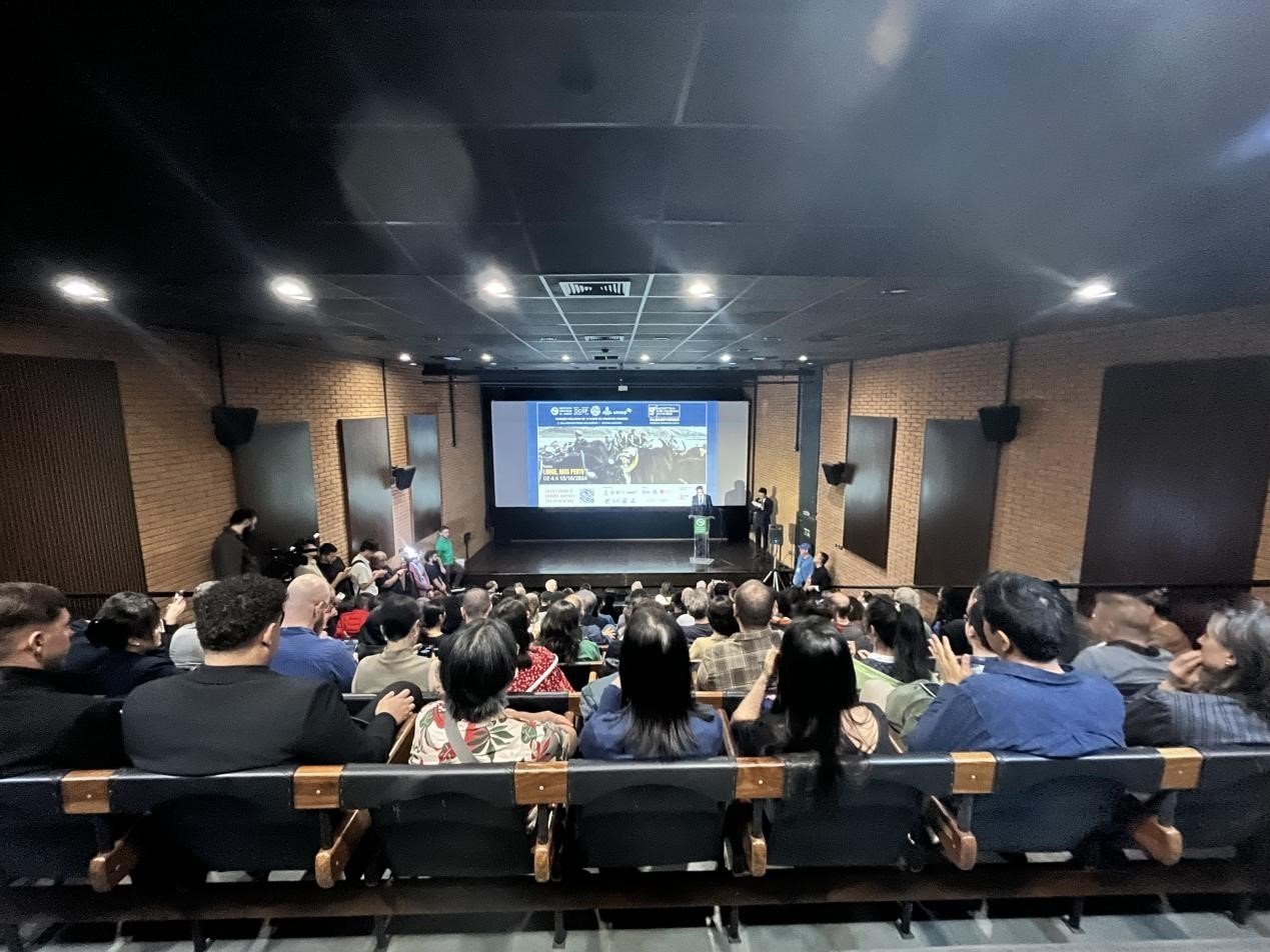 當(dāng)?shù)貢r(shí)間10月3日晚，由巴西圣保羅州立大學(xué)孔子學(xué)院舉辦的第九屆圣保羅中國(guó)電影展在圣保羅文化中心拉開(kāi)帷幕。巴西圣保羅州立大學(xué)孔子學(xué)院供圖