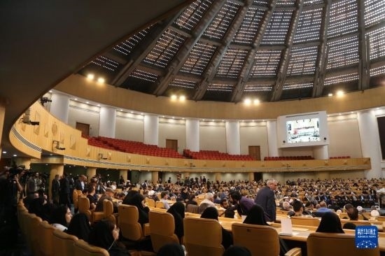 這是10月7日在伊朗首都德黑蘭拍攝的第七屆聲援巴勒斯坦兒童和青少年國(guó)際會(huì)議現(xiàn)場(chǎng)。新華社記者 沙達(dá)提 攝