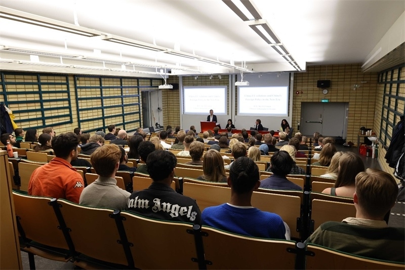 中國駐瑞典大使崔愛民訪問烏普薩拉大學并發(fā)表演講。中國駐瑞典大使館供圖