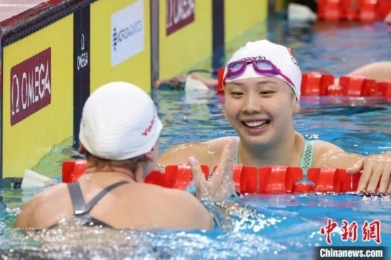 10月19日晚，2024年世界泳聯(lián)游泳世界杯上海站結(jié)束第二個(gè)比賽日的爭(zhēng)奪。圖為中國(guó)選手唐錢婷在女子100米蛙泳決賽中。 中新社記者 湯彥俊 攝