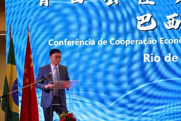 浙江省僑聯(lián)副主席兼巴西華人文化交流協(xié)會榮譽主席尹霄敏在活動現(xiàn)場致辭。人民網(wǎng)記者 陳海琪攝