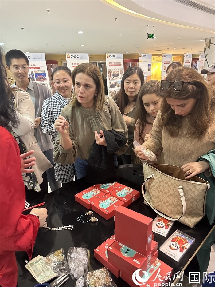 中國傳統(tǒng)非物質(zhì)文化遺產(chǎn)互動展示。人民網(wǎng)記者 郝瑞敏攝