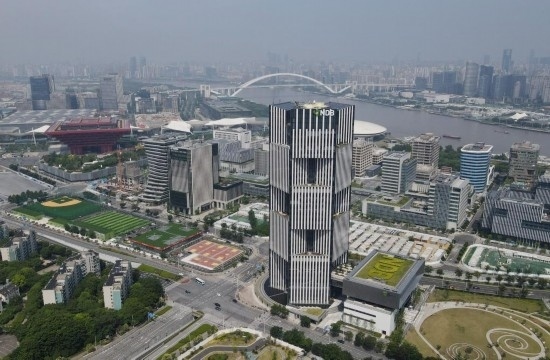位于中國上海浦東新區(qū)世博園區(qū)的金磚國家新開發(fā)銀行總部大樓（2022年6月17日攝，無人機照片）。新華社記者方喆攝