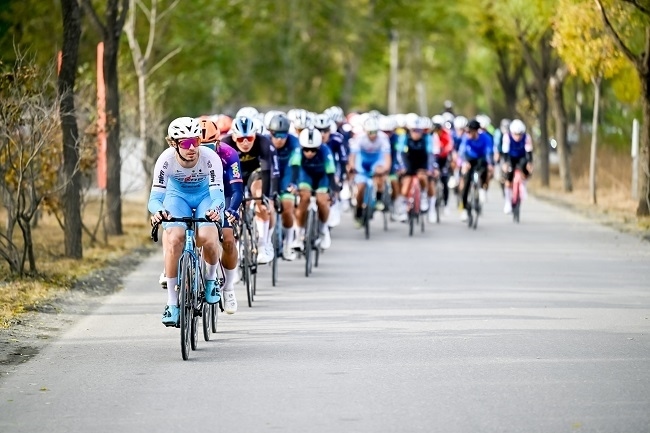 選手在比賽中展開激烈角逐。主辦方供圖