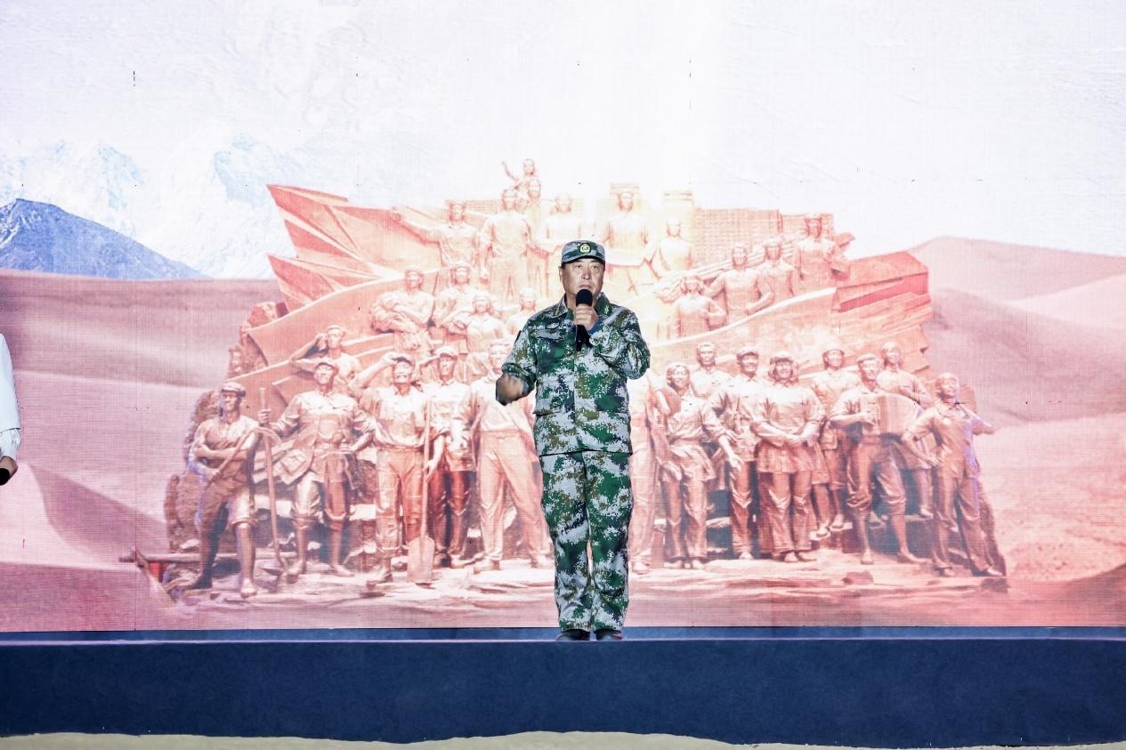 馬軍武在“何以中國·五星出東方”網絡主題宣傳活動現場演講。人民視頻供圖