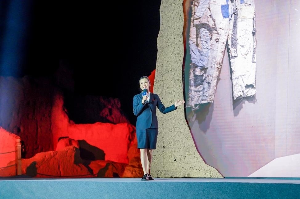 顧晨葉在“何以中國·五星出東方”網絡主題宣傳活動現場演講。人民視頻供圖