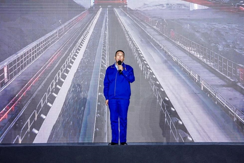 邵旭鵬在“何以中國·五星出東方”網絡主題宣傳活動現場演講。人民視頻供圖