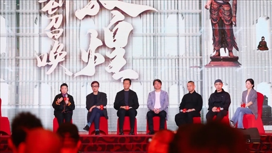 《受到召喚·敦煌》眾主創(chuàng)現(xiàn)場分享創(chuàng)作故事。主辦方供圖