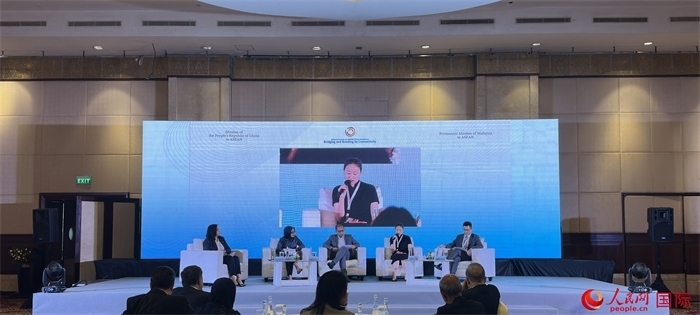 “企業(yè)對(duì)中國東盟互聯(lián)互通的責(zé)任與貢獻(xiàn)”分議題討論現(xiàn)場(chǎng)。人民網(wǎng)記者 曹師韻攝