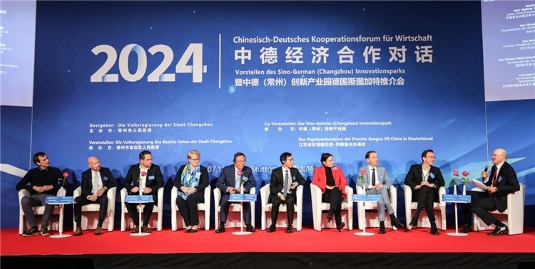 與會嘉賓在現(xiàn)場交流。主辦方供圖