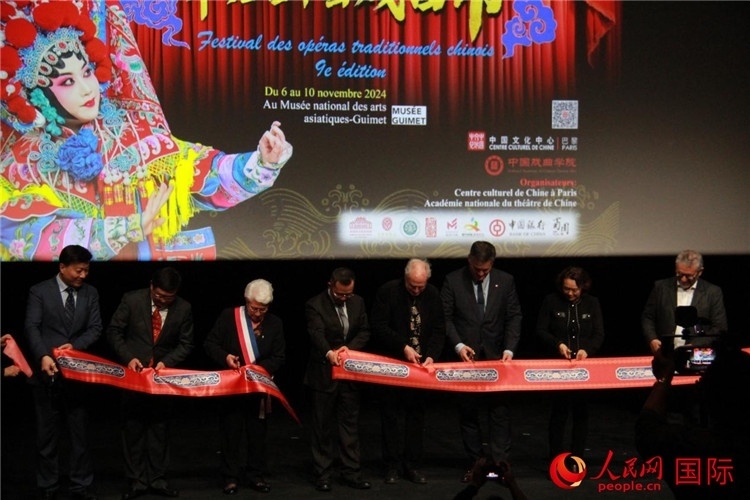 戲劇節(jié)開幕剪彩。人民網(wǎng)記者 尚凱元攝