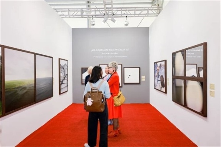 “我內(nèi)心的那個空從哪里來？從波濤、云朵和勇氣”西岸藝博會展覽現(xiàn)場 圖片由主辦方提供