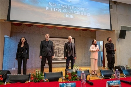 發(fā)布會(huì)現(xiàn)場(chǎng)，主創(chuàng)表演音樂劇片段。主辦方供圖