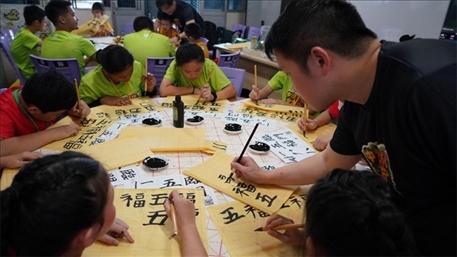 書法教學(xué)。主辦方供圖