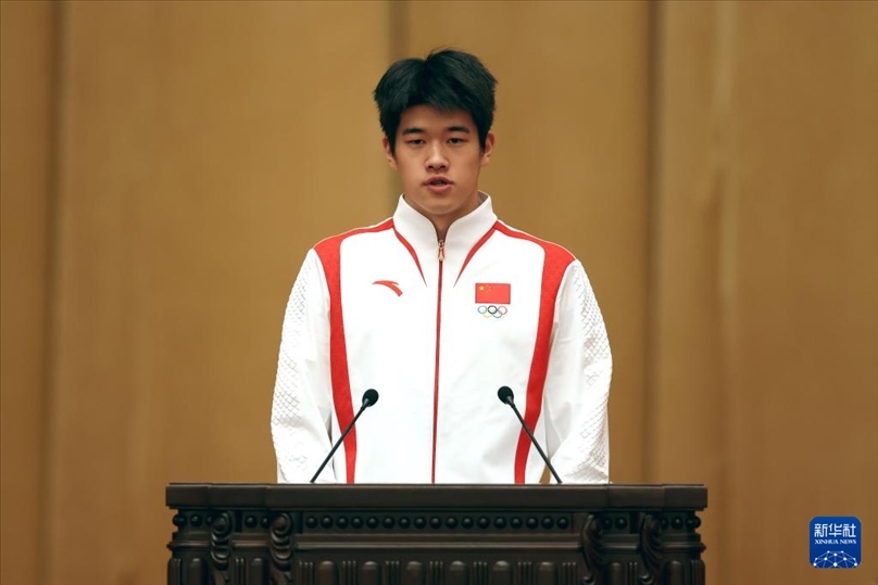 11月15日，游泳運(yùn)動(dòng)員潘展樂在報(bào)告會(huì)上發(fā)言。新華社記者 李明 攝