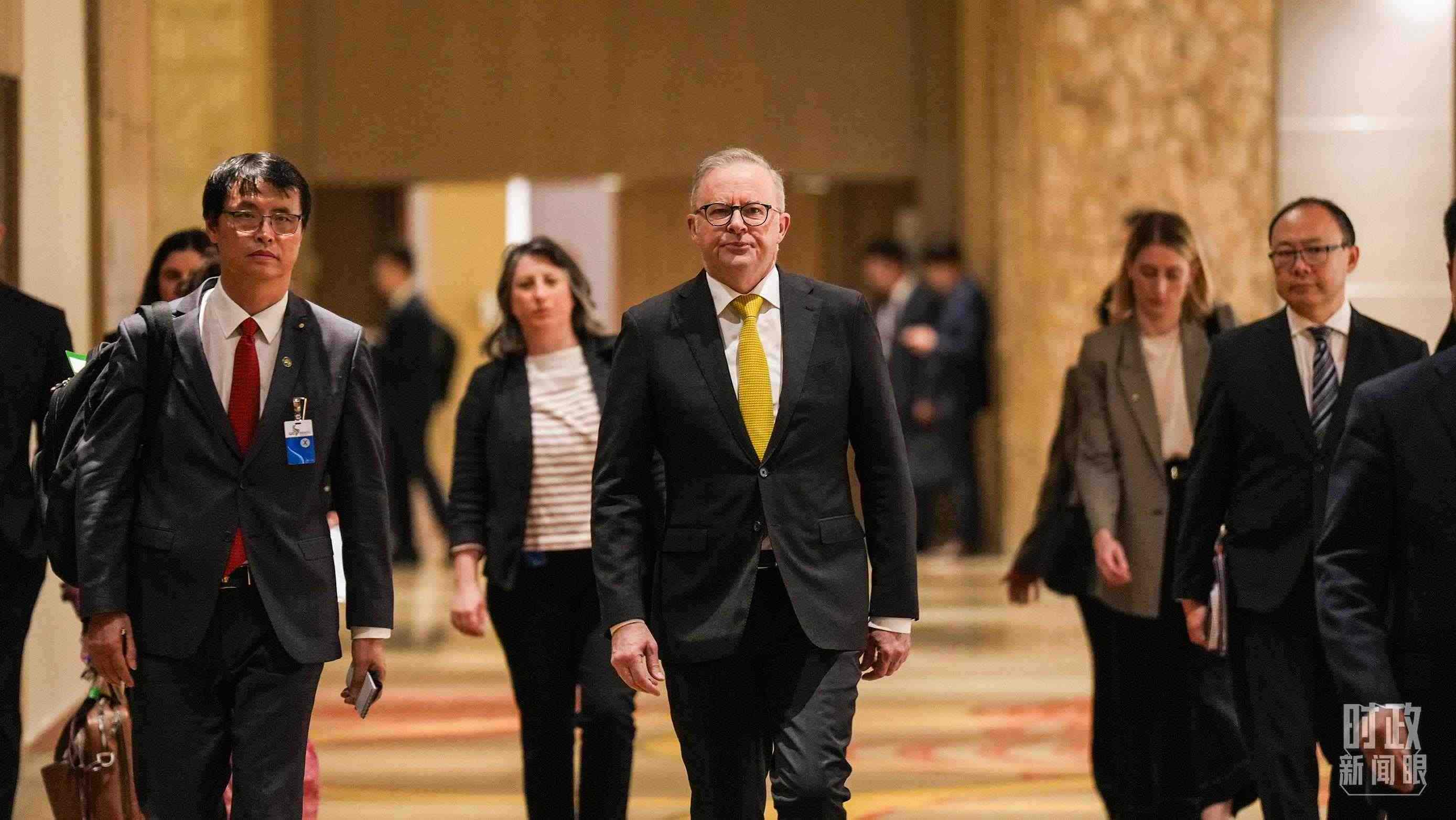 △澳大利亞總理阿爾巴尼斯抵達(dá)會(huì)見現(xiàn)場(chǎng)。（總臺(tái)記者李晉拍攝）