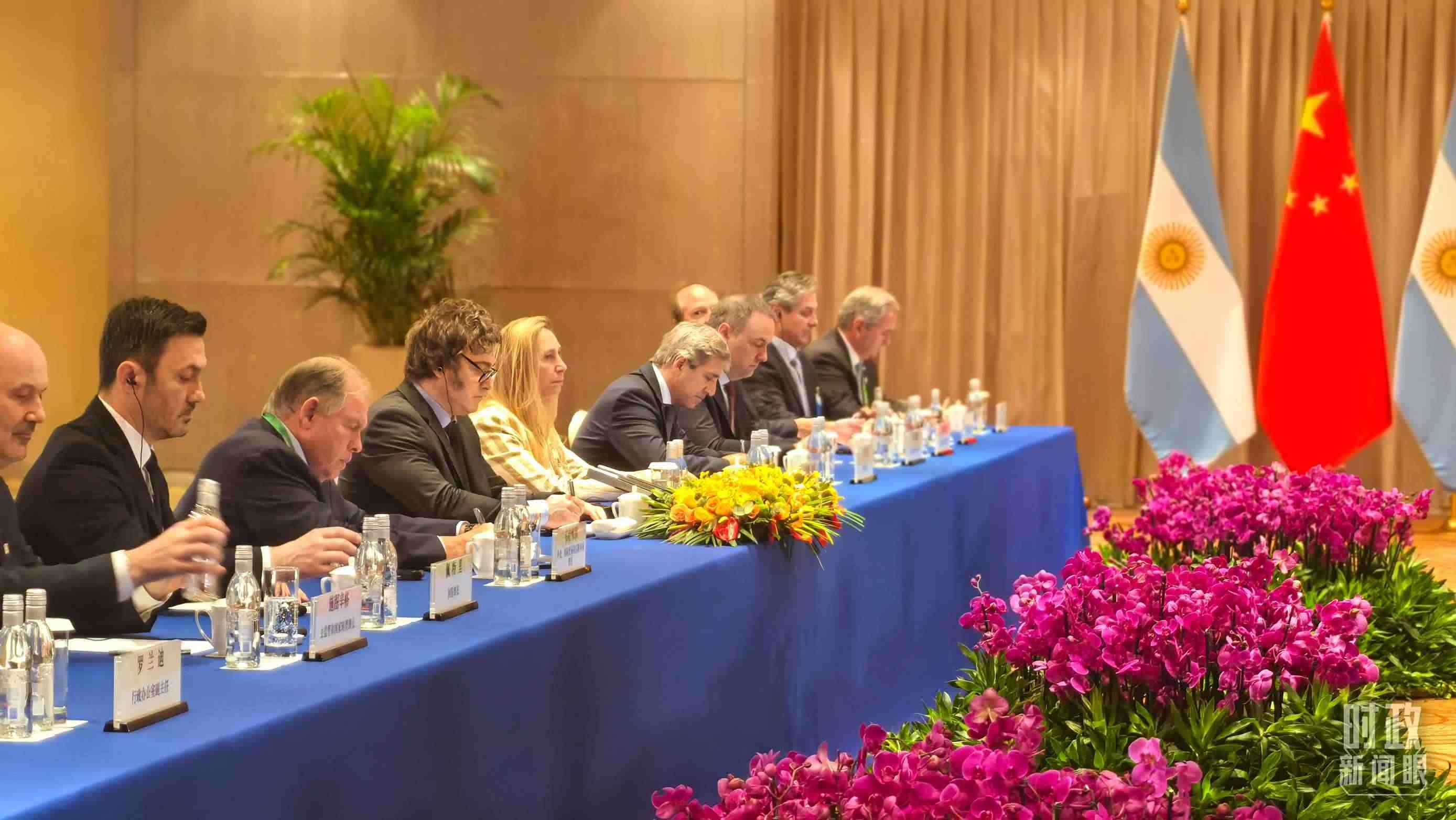 習(xí)主席會(huì)見(jiàn)阿根廷總統(tǒng)米萊現(xiàn)場(chǎng)。（總臺(tái)央廣記者潘毅拍攝）