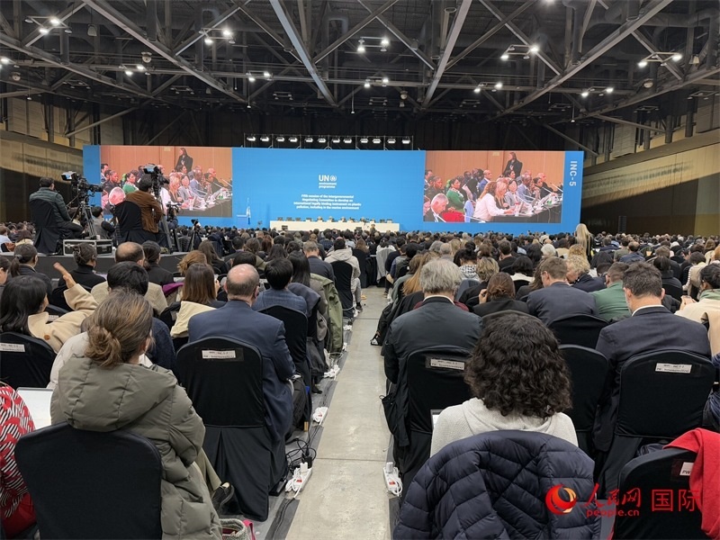 圖為塑料污染政府間談判委員會第五次會議現(xiàn)場。人民網(wǎng)記者 莽九晨攝