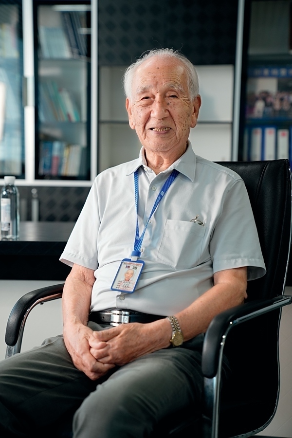 2024年8月，佐佐木俊一在深圳接受本刊記者采訪。