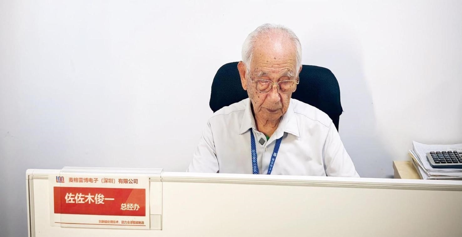 佐佐木俊一在工位上工作。（本刊記者 馮璐／攝）