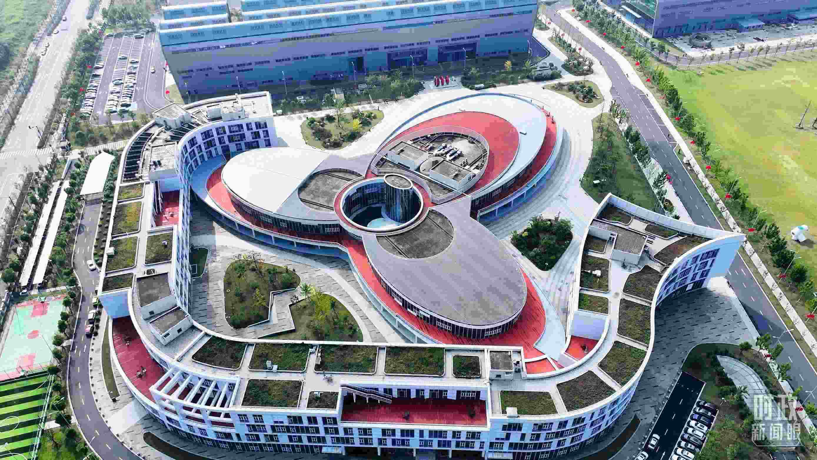 △位于合肥未來(lái)大科學(xué)城的聚變堆主機(jī)關(guān)鍵系統(tǒng)綜合研究設(shè)施園區(qū)。（總臺(tái)記者陳志猛拍攝）