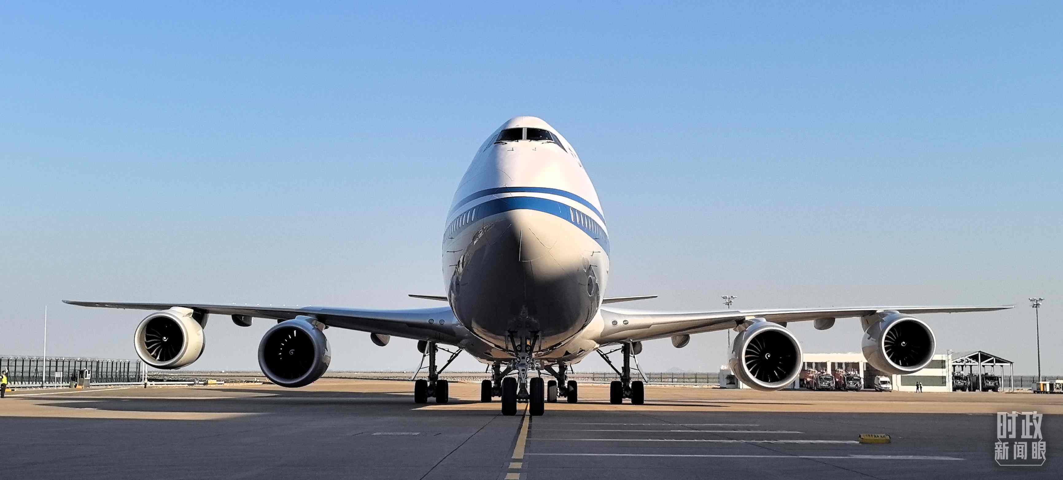 △習(xí)主席專機(jī)抵達(dá)澳門國際機(jī)場。（總臺央視記者王子杭拍攝）