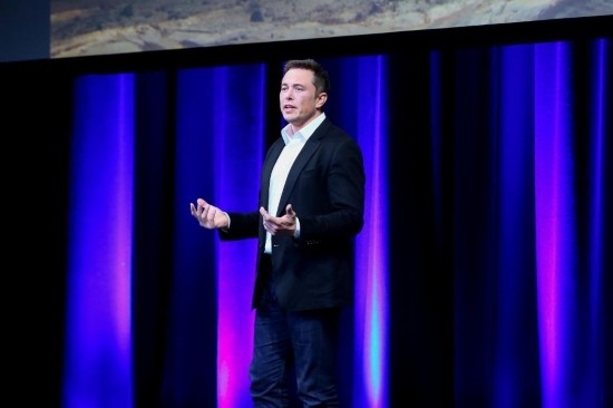  2017年9月29日，在澳大利亞阿德萊德，美國(guó)企業(yè)家埃隆·馬斯克在第68屆國(guó)際宇航大會(huì)閉幕式前做主旨演講。新華社發(fā)（閆寒?dāng)z）