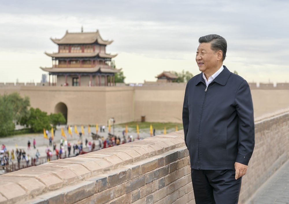 2019年8月20日上午，習(xí)近平總書記來到嘉峪關(guān)關(guān)城，登上城樓察看關(guān)城整體面貌，聽取河西走廊長城、關(guān)隘歷史文化情況介紹。新華社記者 謝環(huán)馳 攝