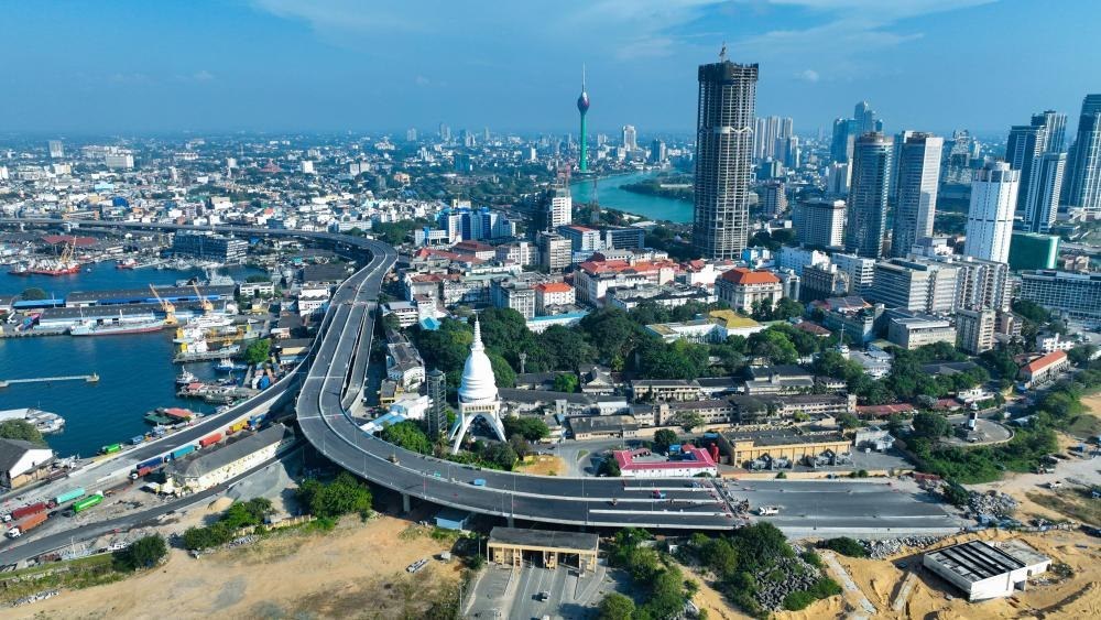 這是2025年1月13日拍攝的斯里蘭卡科倫坡風(fēng)光（無人機(jī)照片）。新華社發(fā)