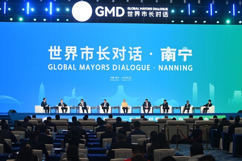 這是1月16日在南寧國際會展中心拍攝的“世界市長對話·南寧”活動現(xiàn)場。新華社記者 陸波岸 攝
