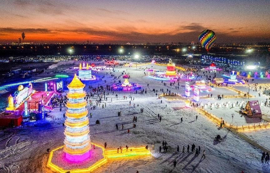 第四屆呼和浩特歡樂冰雪節(jié)活動現(xiàn)場。丁根厚攝