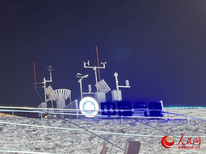 園區(qū)內(nèi)九要素自動氣象觀測站。人民網(wǎng) 高清揚攝