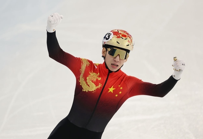 2月8日，林孝埈慶祝奪冠。新華社記者 黃偉 攝