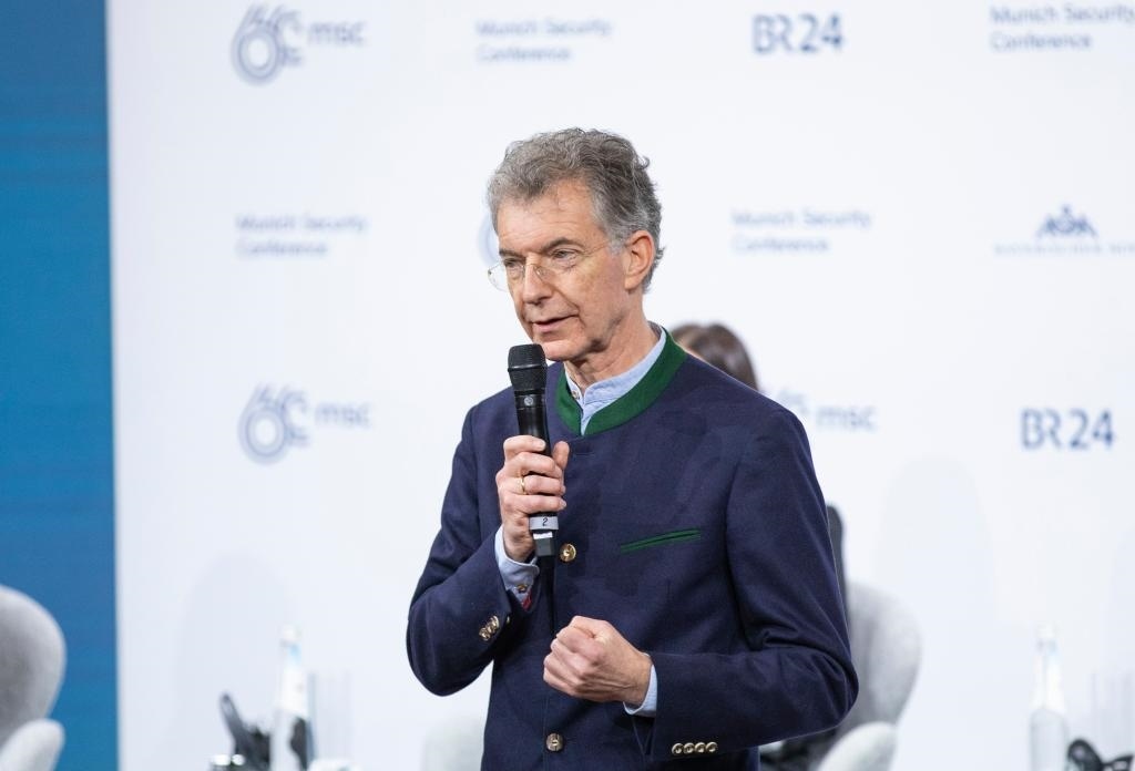 2024年2月18日，慕安會主席克里斯托夫·霍伊斯根在德國慕尼黑舉行的第60屆慕尼黑安全會議上發(fā)表閉幕致辭。新華社記者 張帆 攝
