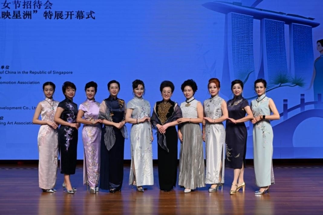 海派旗袍走秀展示著不同款式旗袍的獨特魅力。新加坡中國文化中心供圖