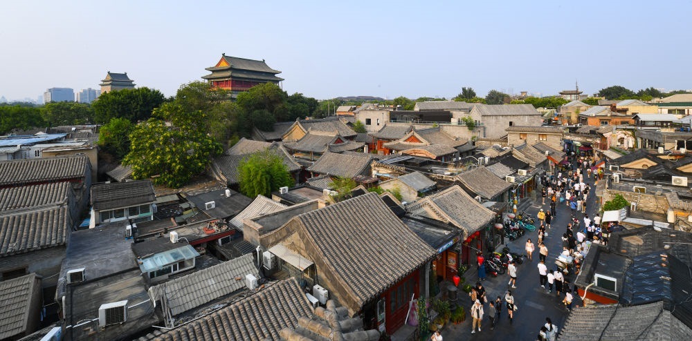 遠(yuǎn)眺鐘鼓樓。新華社記者 陳鐘昊 攝