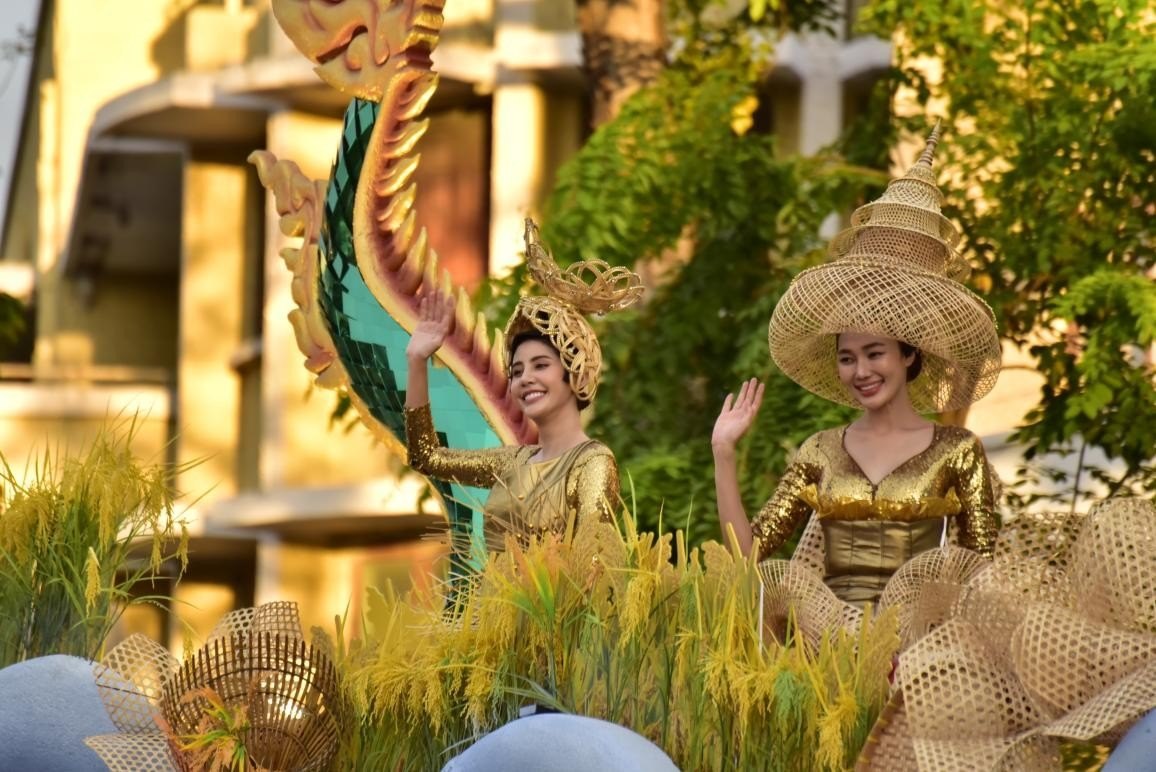 “祝福之河”花車以神龍形象象征水的神圣與豐饒，寓意祈福納祥。泰國國家旅游局供圖