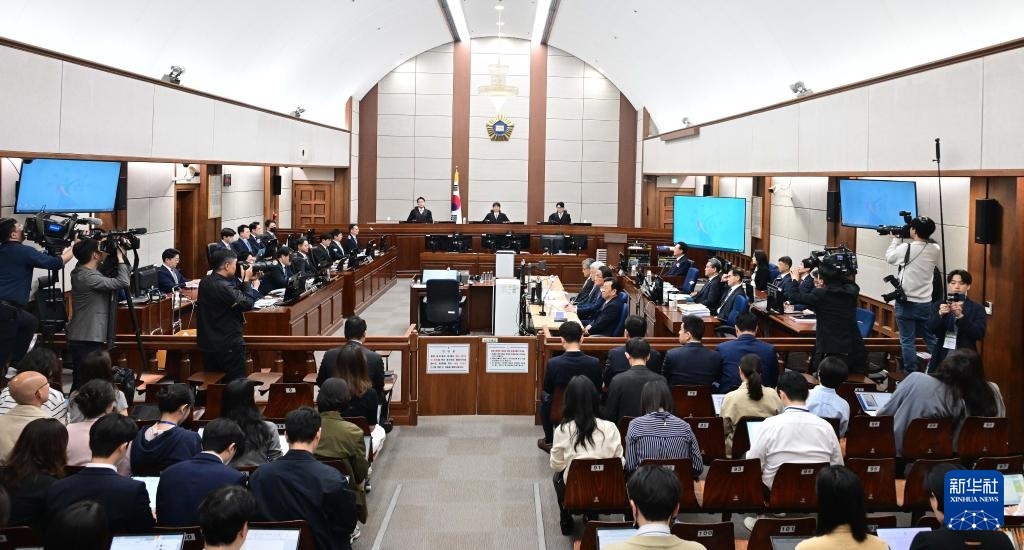 這是4月21日拍攝的韓國首爾中央地方法院庭審現(xiàn)場。新華社/紐西斯通訊社