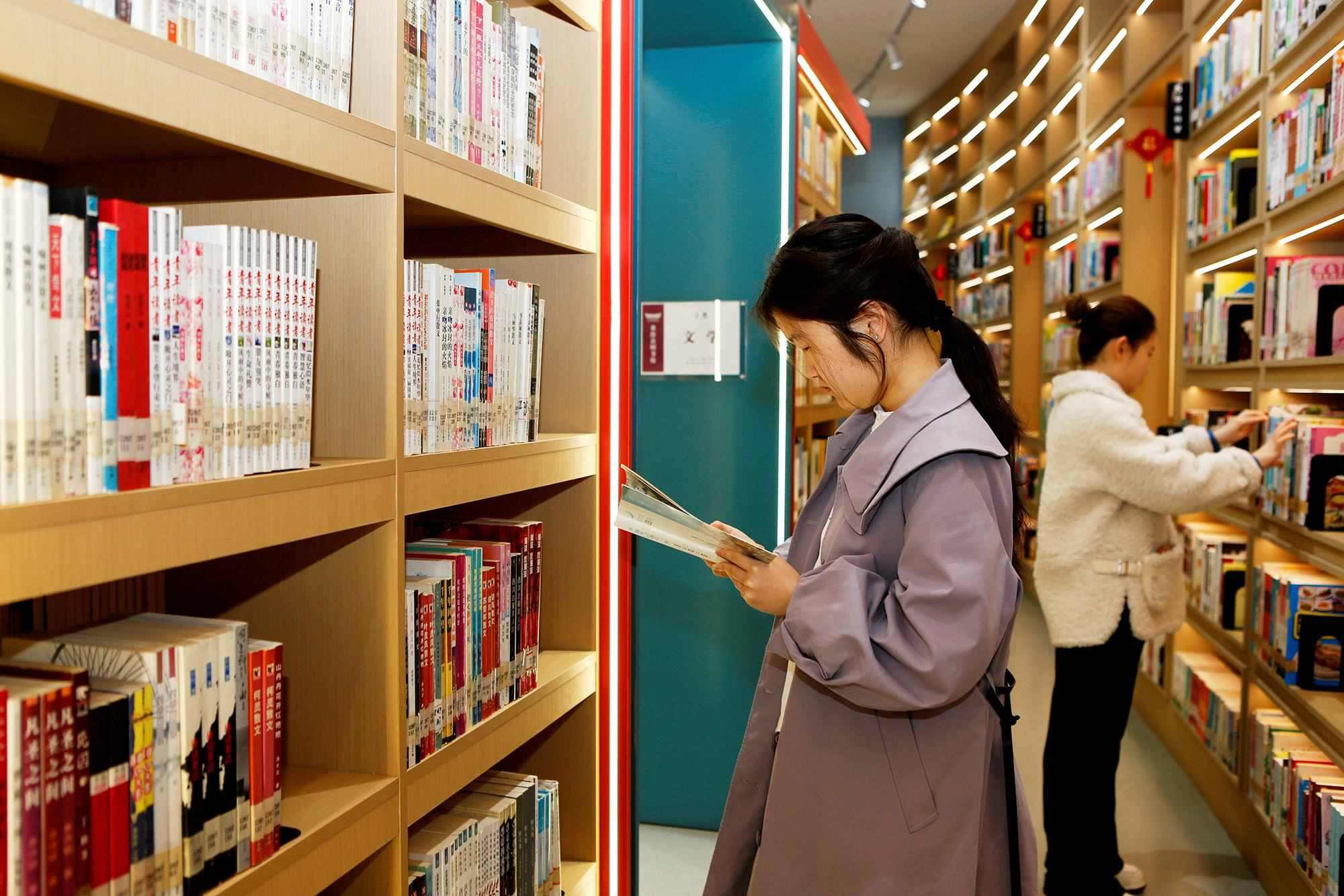 △2025年3月29日，讀者在山西臨汾市襄汾縣圖書館閱讀。